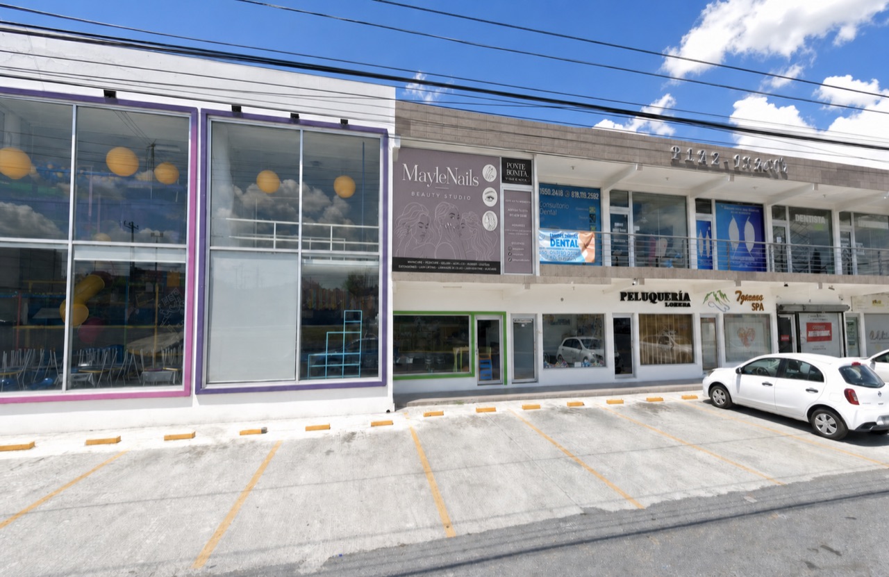 Fachada de MayleNails en Plaza IXA, San Nicolás de los Garza